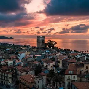 Casa Tranquilla E Luminosa Con Terrazzo A Due Passi Dal Mare Brolo